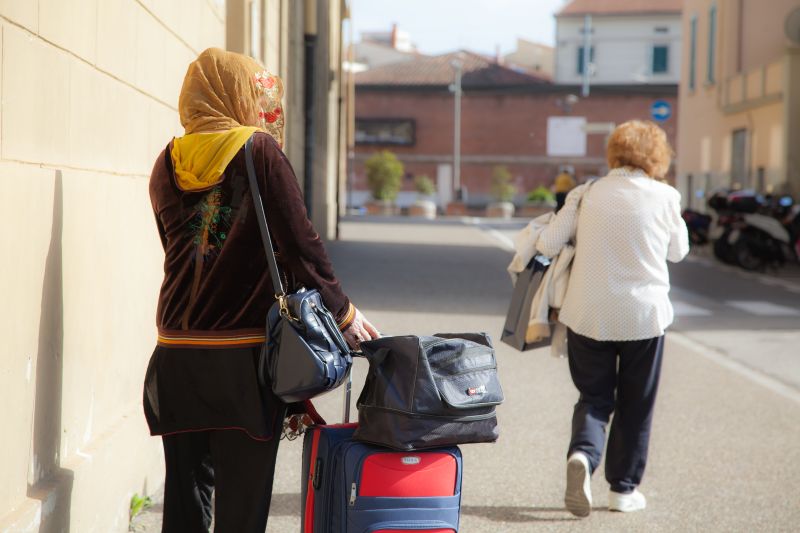 ritorno volontario - valigia-abiti-tradizionali.jpg